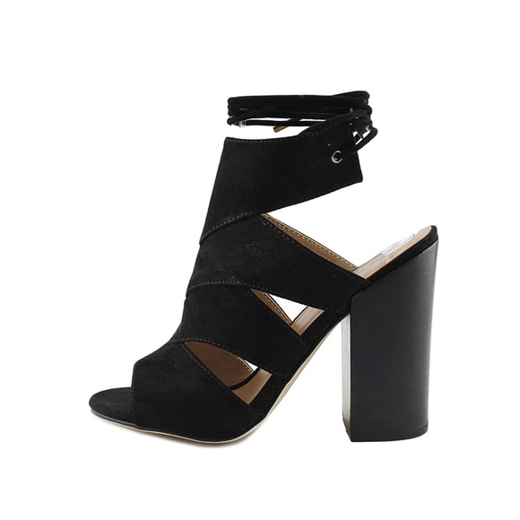 NIB Black Dramatic Cut Outs Block Heel Sandal - Picture 5 of 5